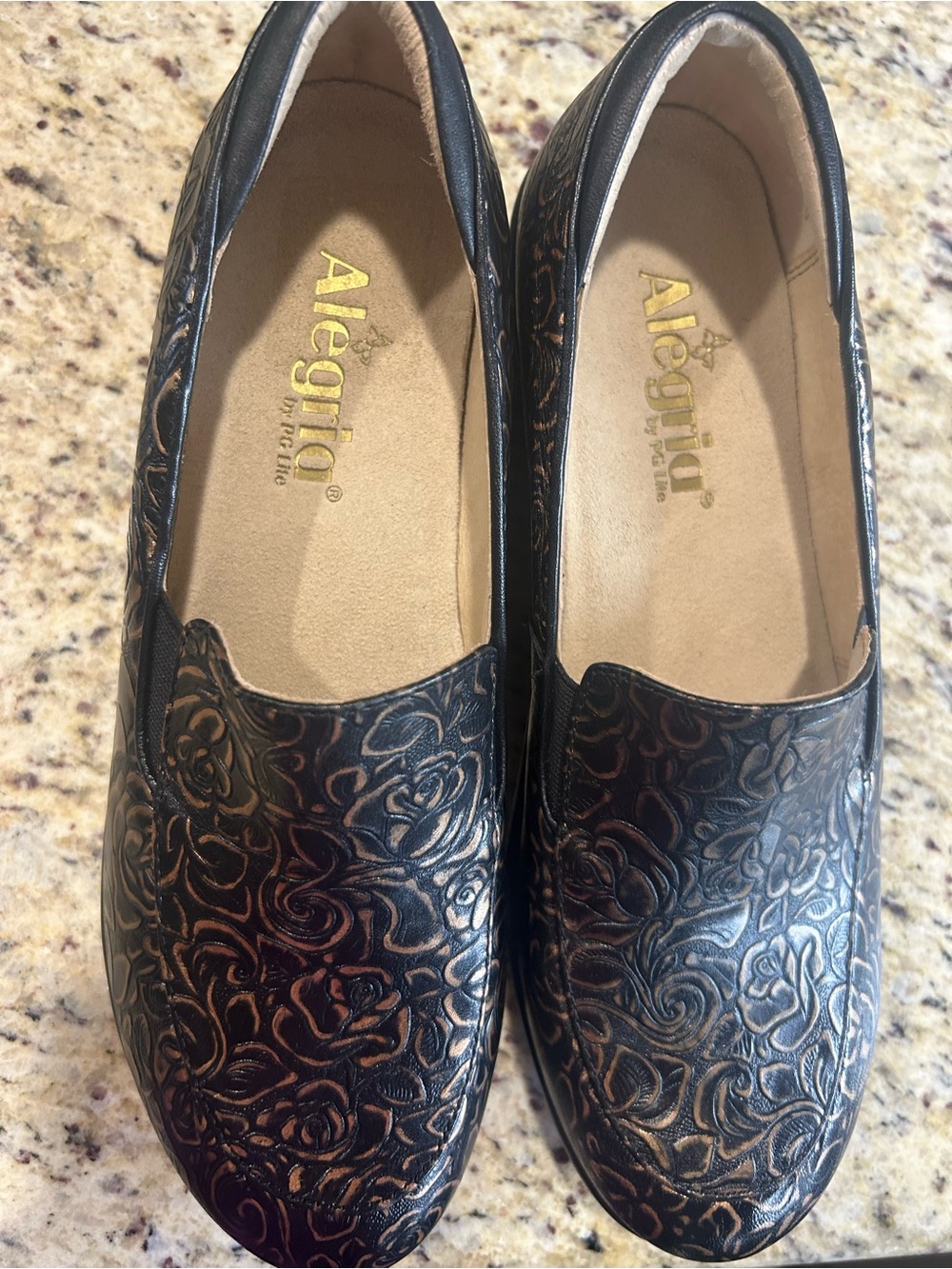 ALEGRIA EMMA “BRONZE BOUQUET” LEATHER embossed clogs. NWOB SIZE 39(8)